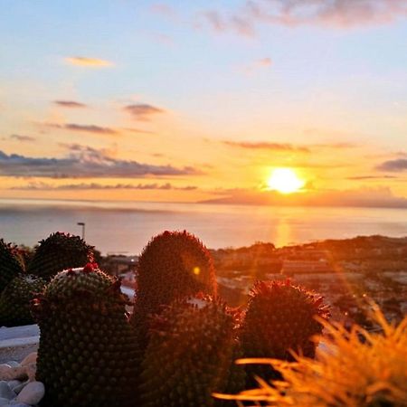 Апартаменты Wonderful View, Huge Terrace Solarium, Private Parking Адехе Экстерьер фото
