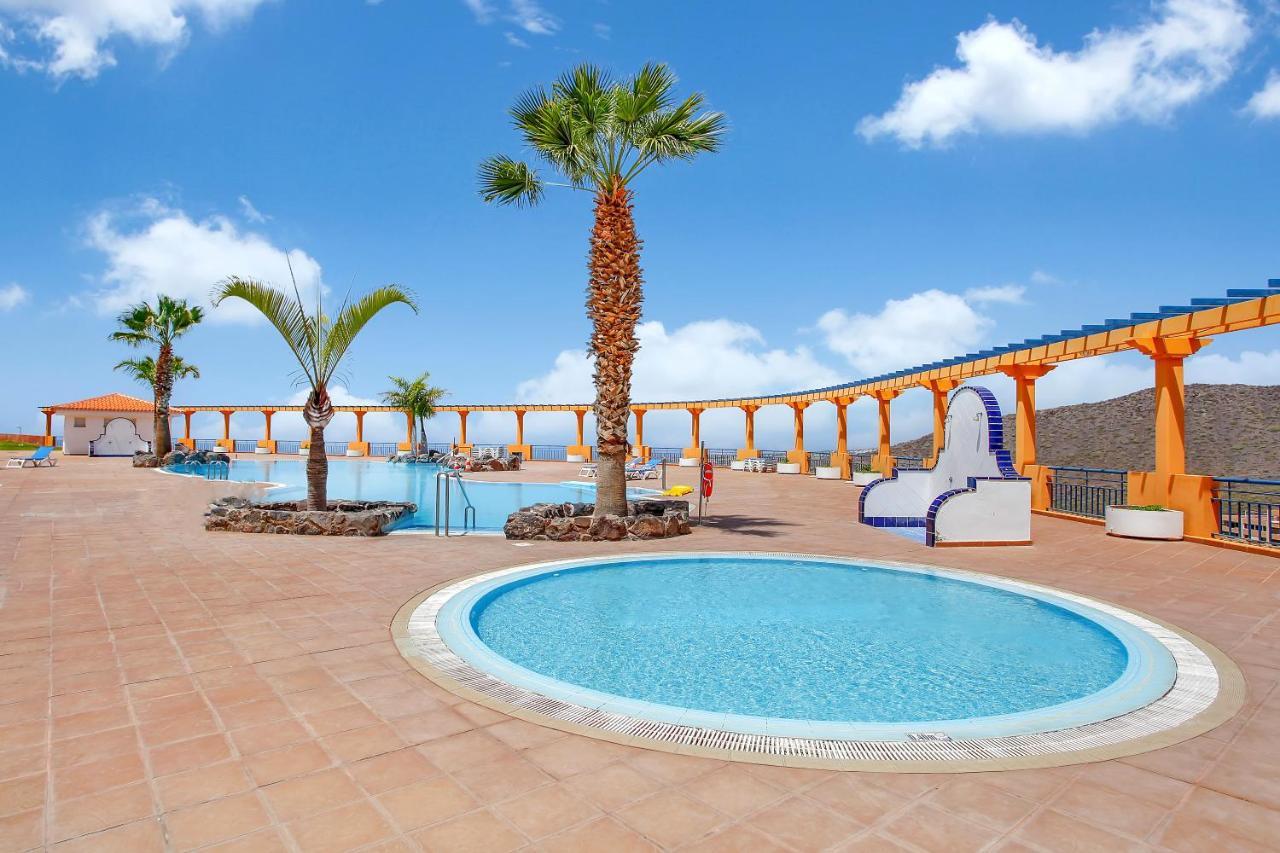 Апартаменты Wonderful View, Huge Terrace Solarium, Private Parking Адехе Экстерьер фото